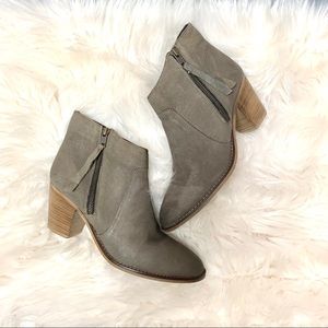 URBAN OUTFITTER BOOTIES